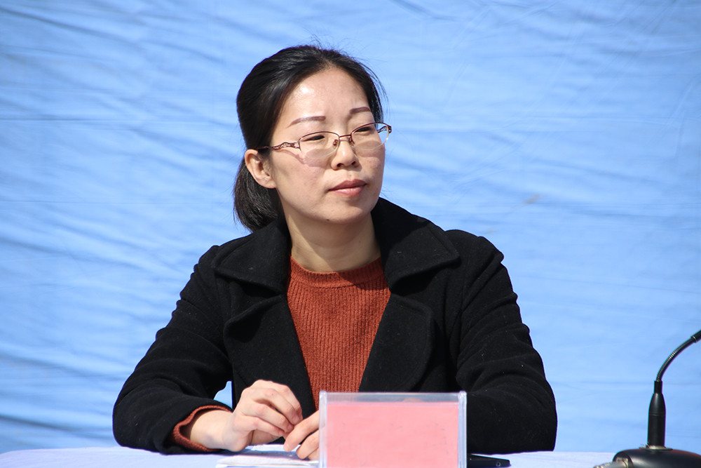 教师代表杨老师发言_副本.jpg