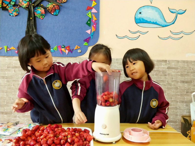 1557974977483631.jpg 放草莓2_meitu_2.jpg