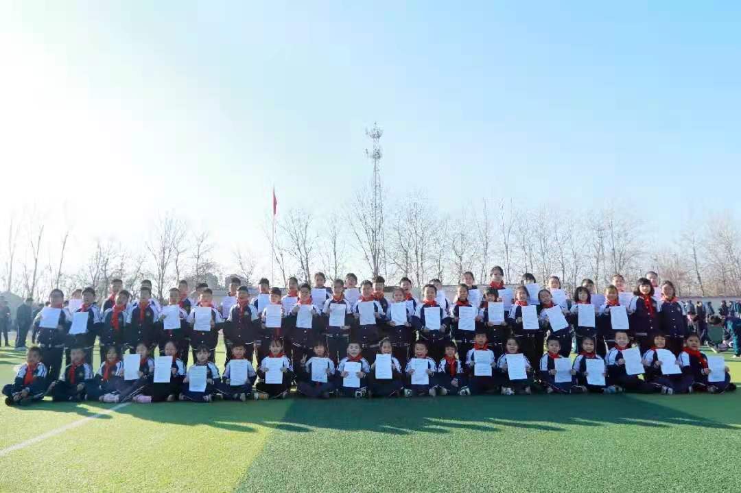 1607419673383998.jpg 一校区合影.jpg